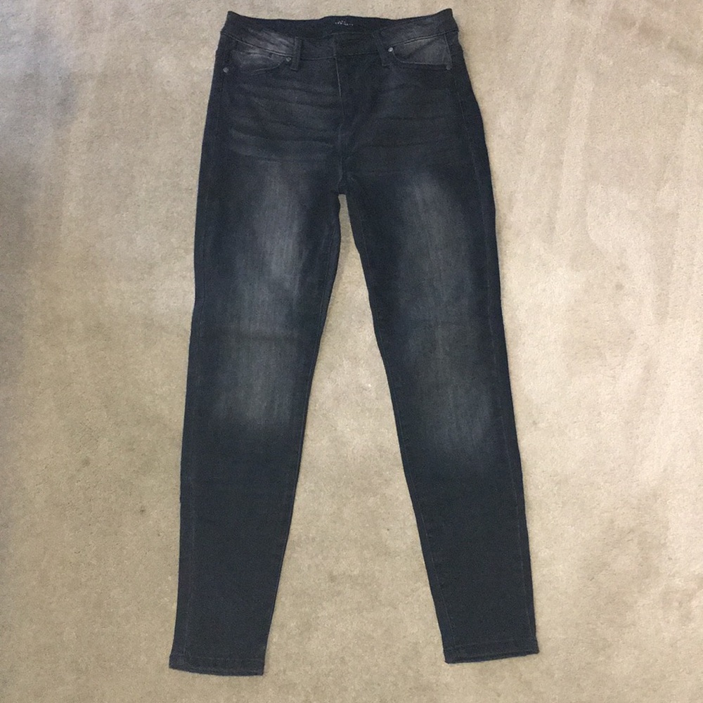 Acid wash black Celebrity Pink pair of jeans